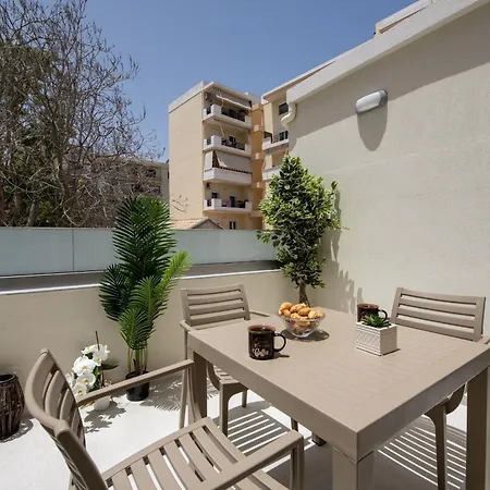 Cherry Luxury Apartment *